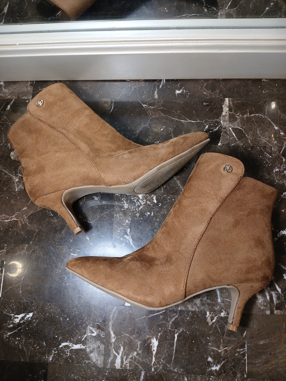 Giani Bernini Tan Suede Pointed Toe Kitten Heel Ankle Booties
